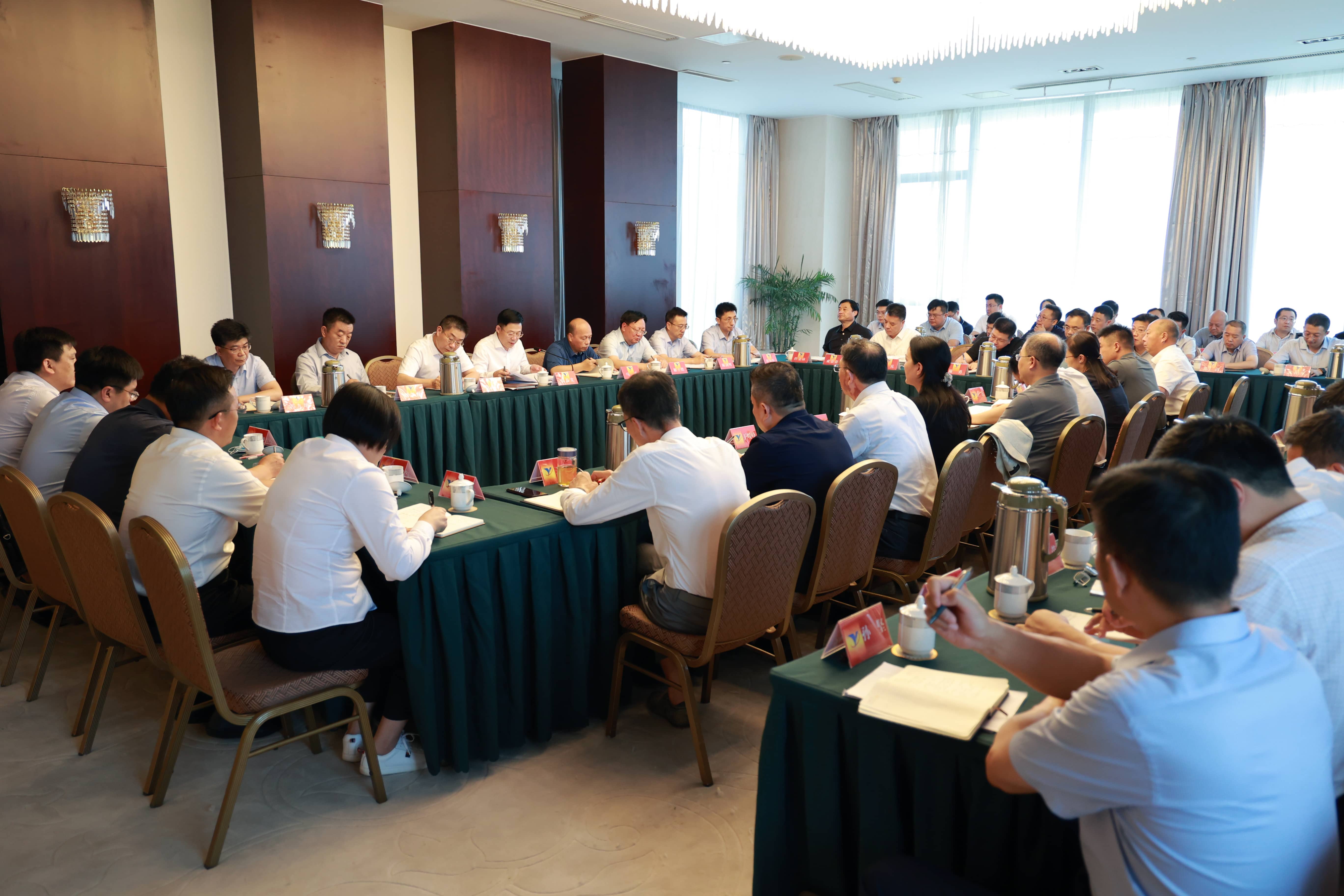 集團傳達學習市委全會和市政府有關會議精神2-tuya.jpg